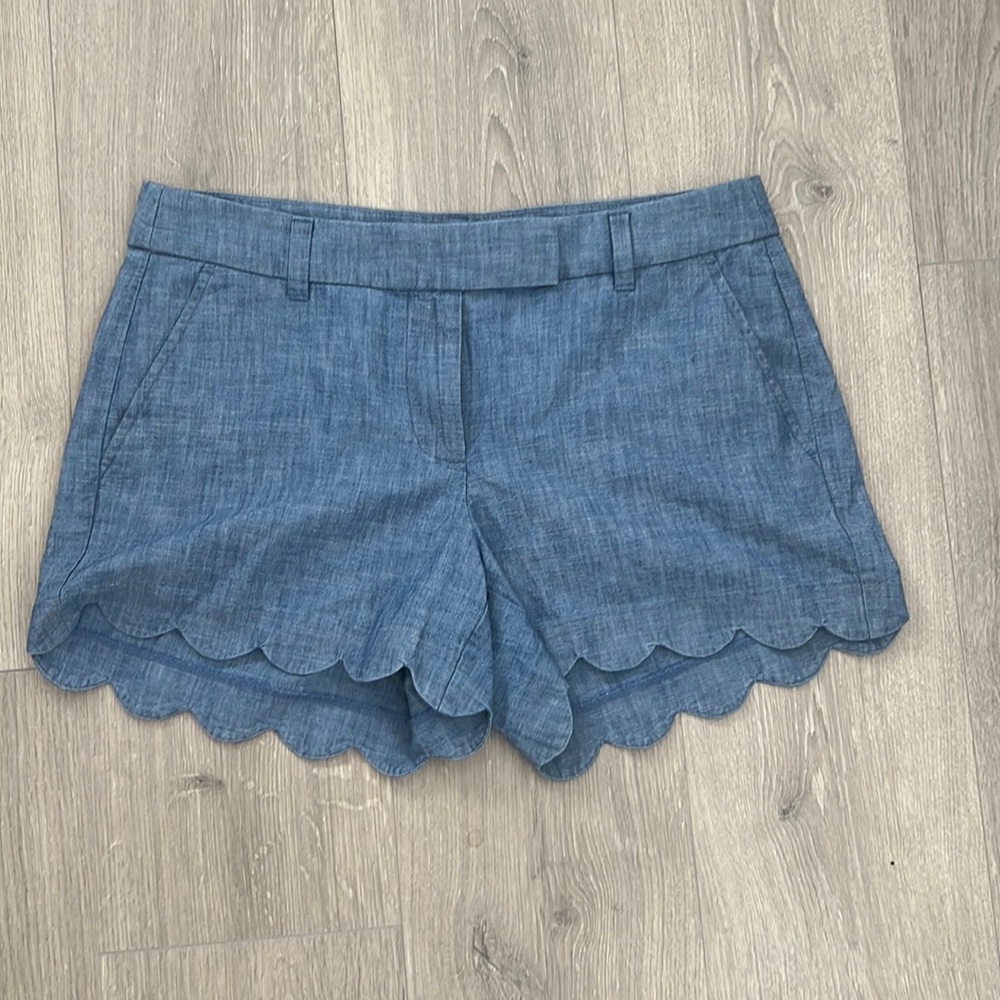 Mid rise scalloped hem shorts